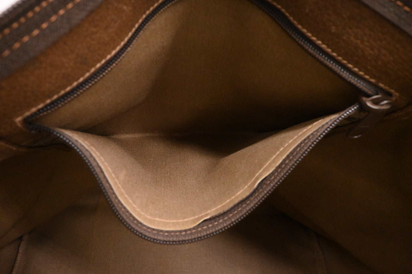 Gucci Travel Tote in GG Supreme Canvas