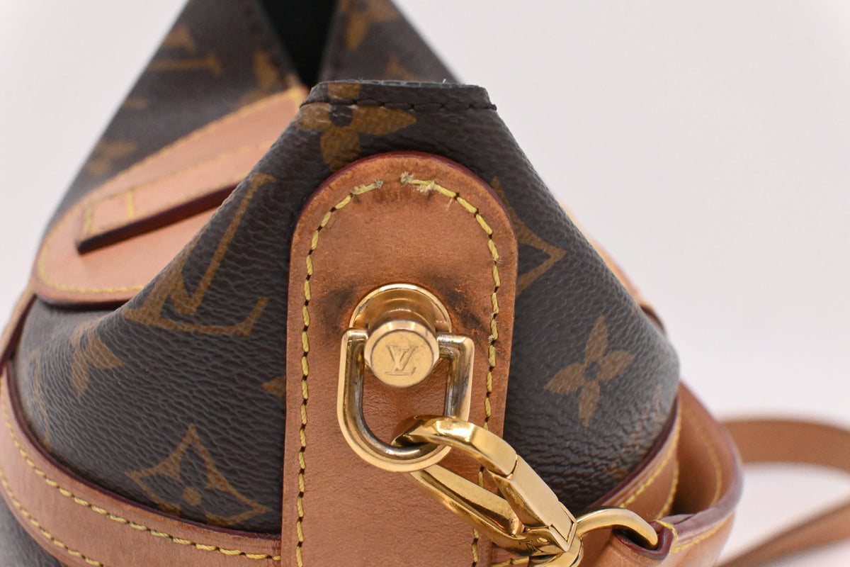 Louis Vuitton Duffle Bag in Monogram Canvas