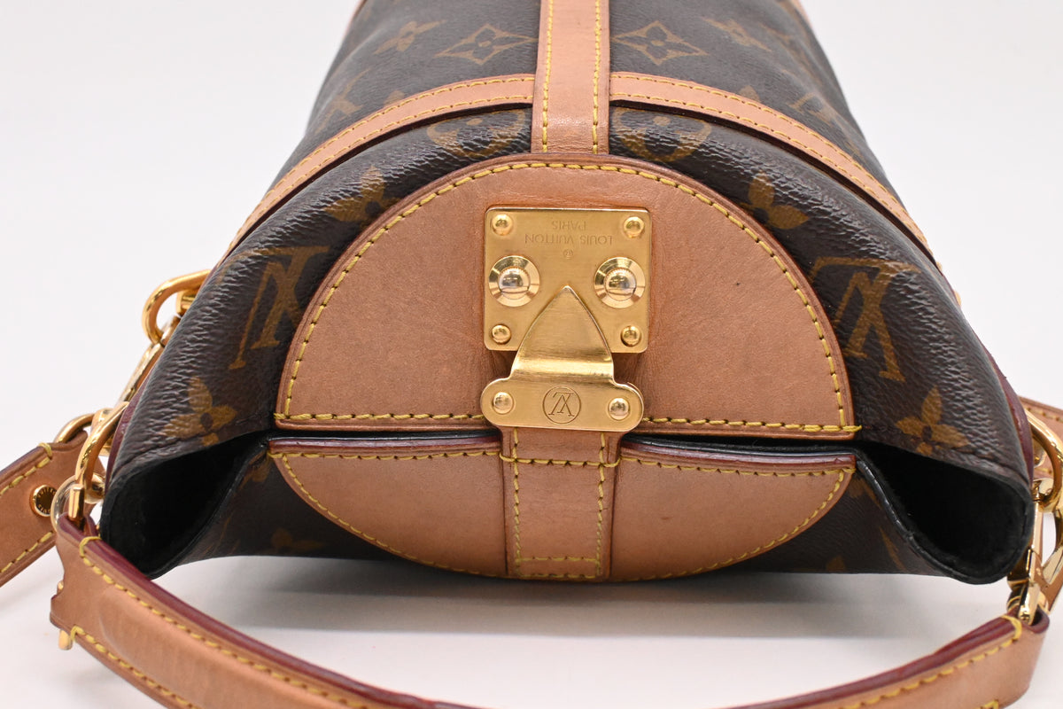 Louis Vuitton Duffle Bag in Monogram Canvas