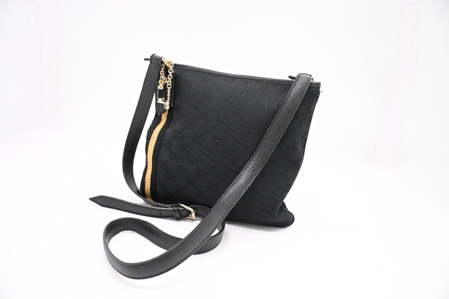 Gucci Sherry Shoulder Bag in Black Canvas