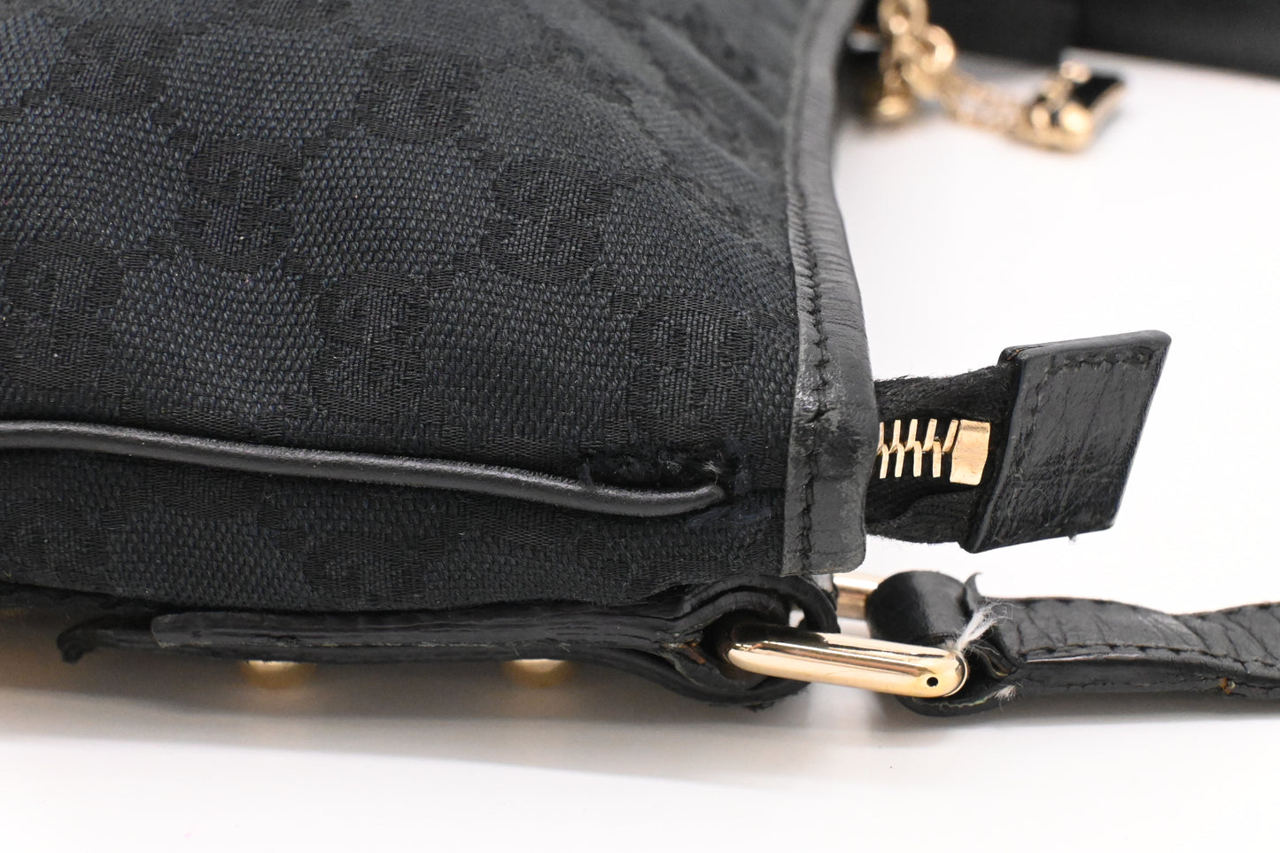 Gucci Sherry Shoulder Bag in Black Canvas
