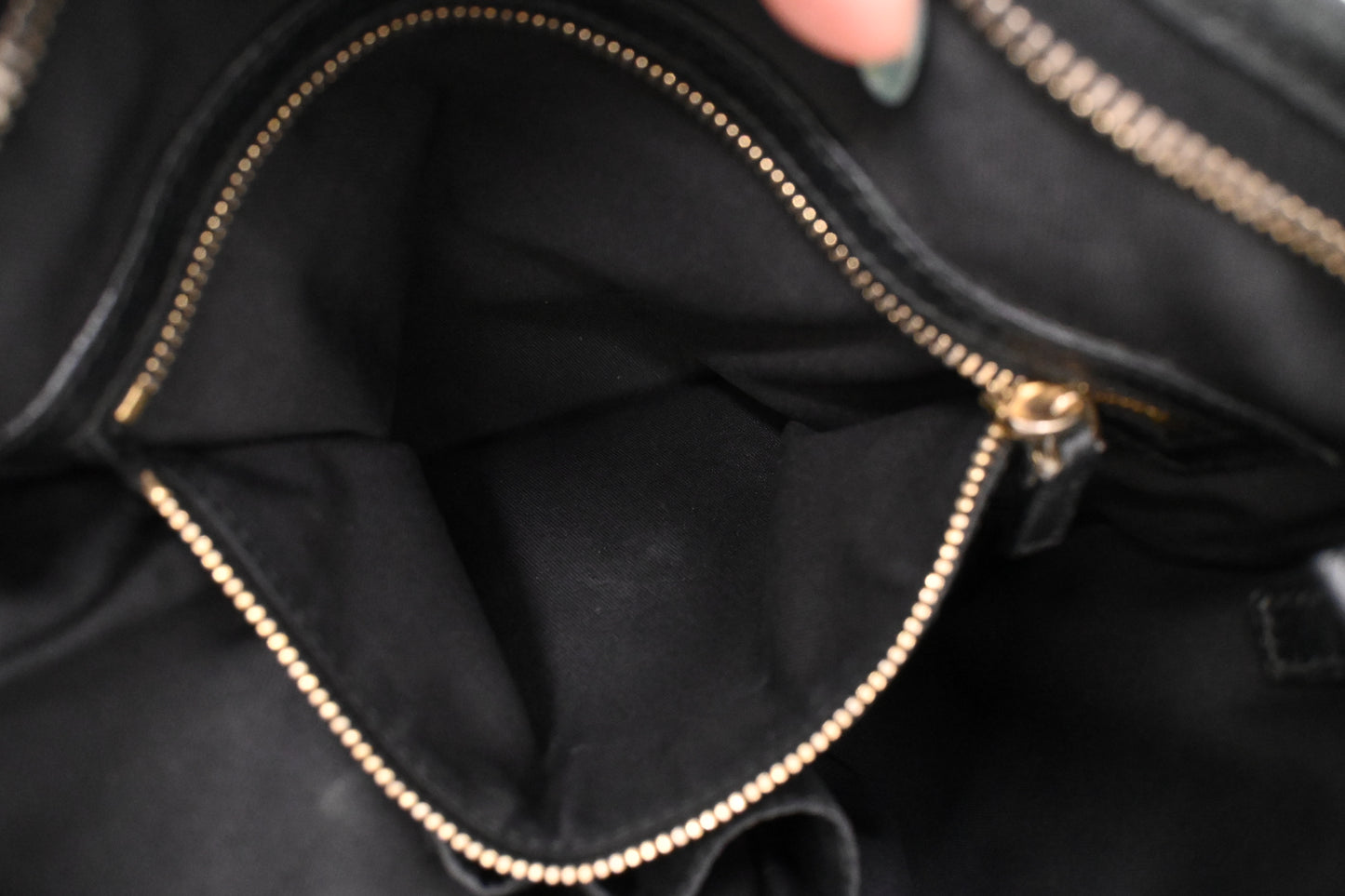 Gucci Sherry Shoulder Bag in Black Canvas