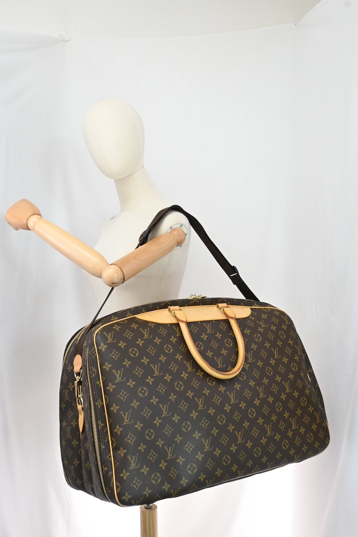 Louis Vuitton Alize 3 Pouches in Monogram Canvas
