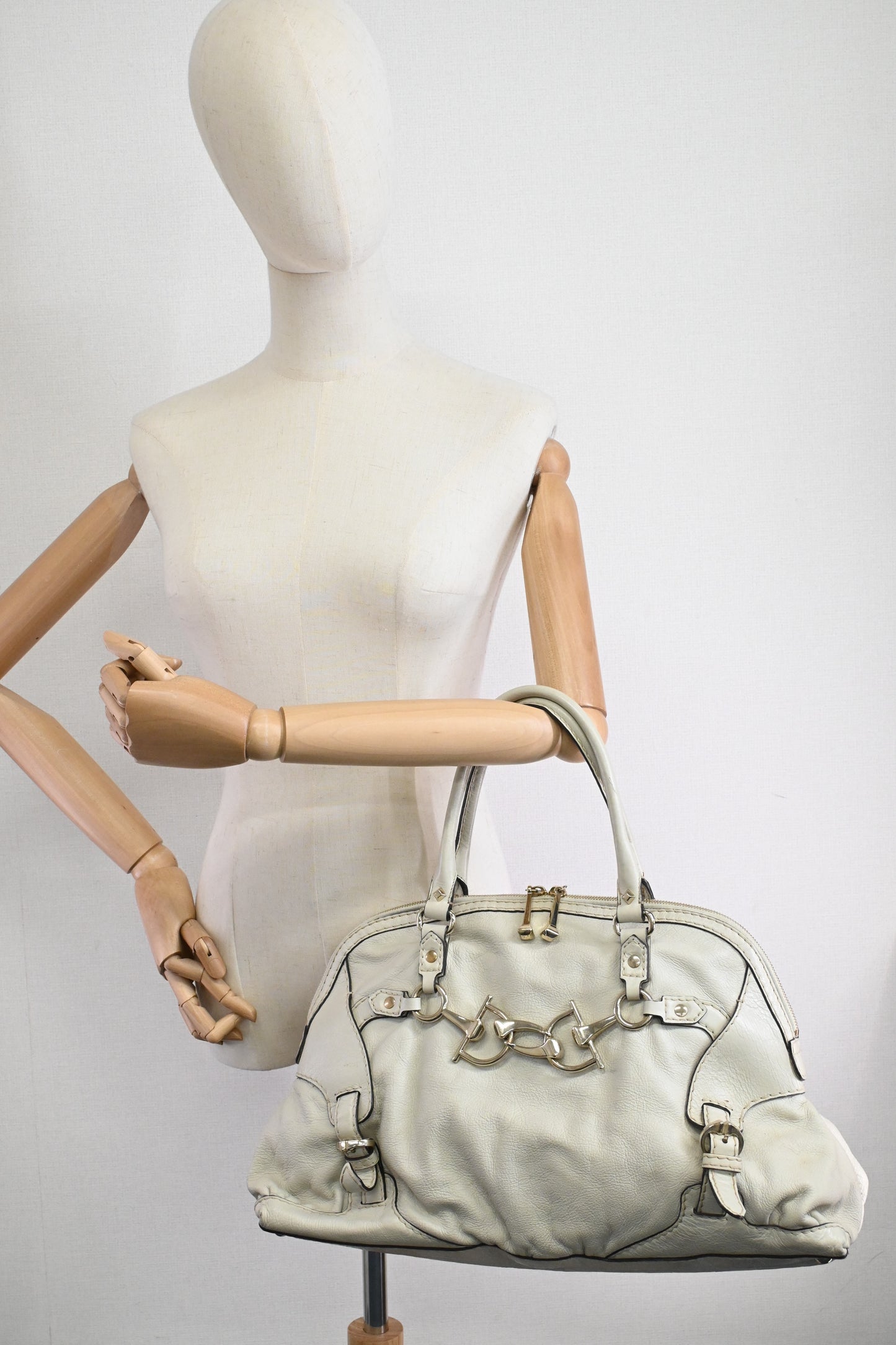 Gucci Horsebit Handbag in Off White Leather