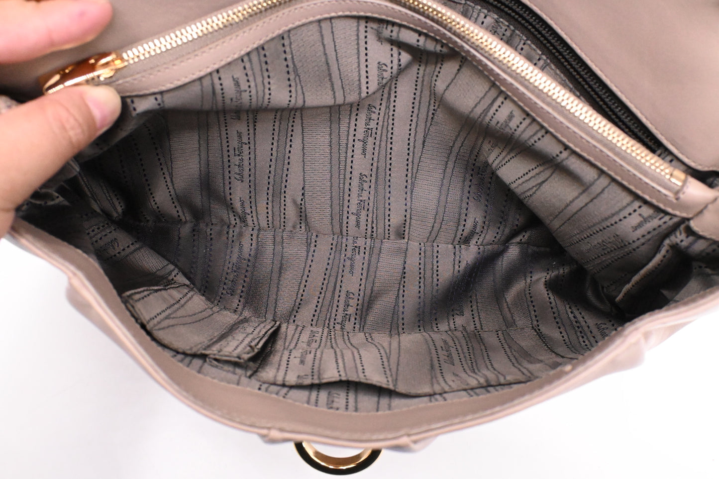 Ferragamo Shoulder in Greige Leather