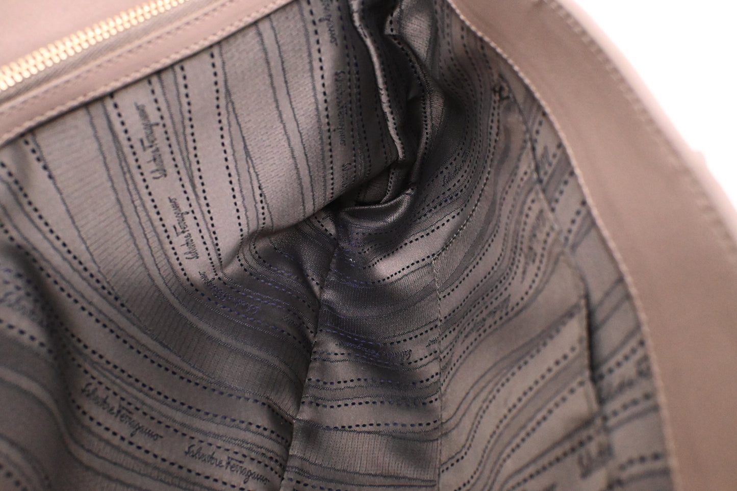 Ferragamo Shoulder in Greige Leather