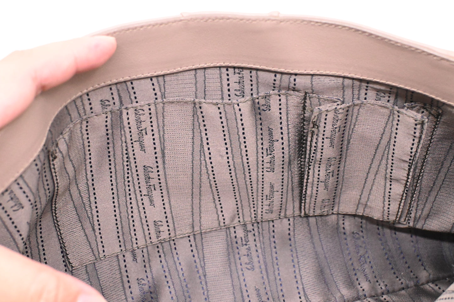 Ferragamo Shoulder in Greige Leather