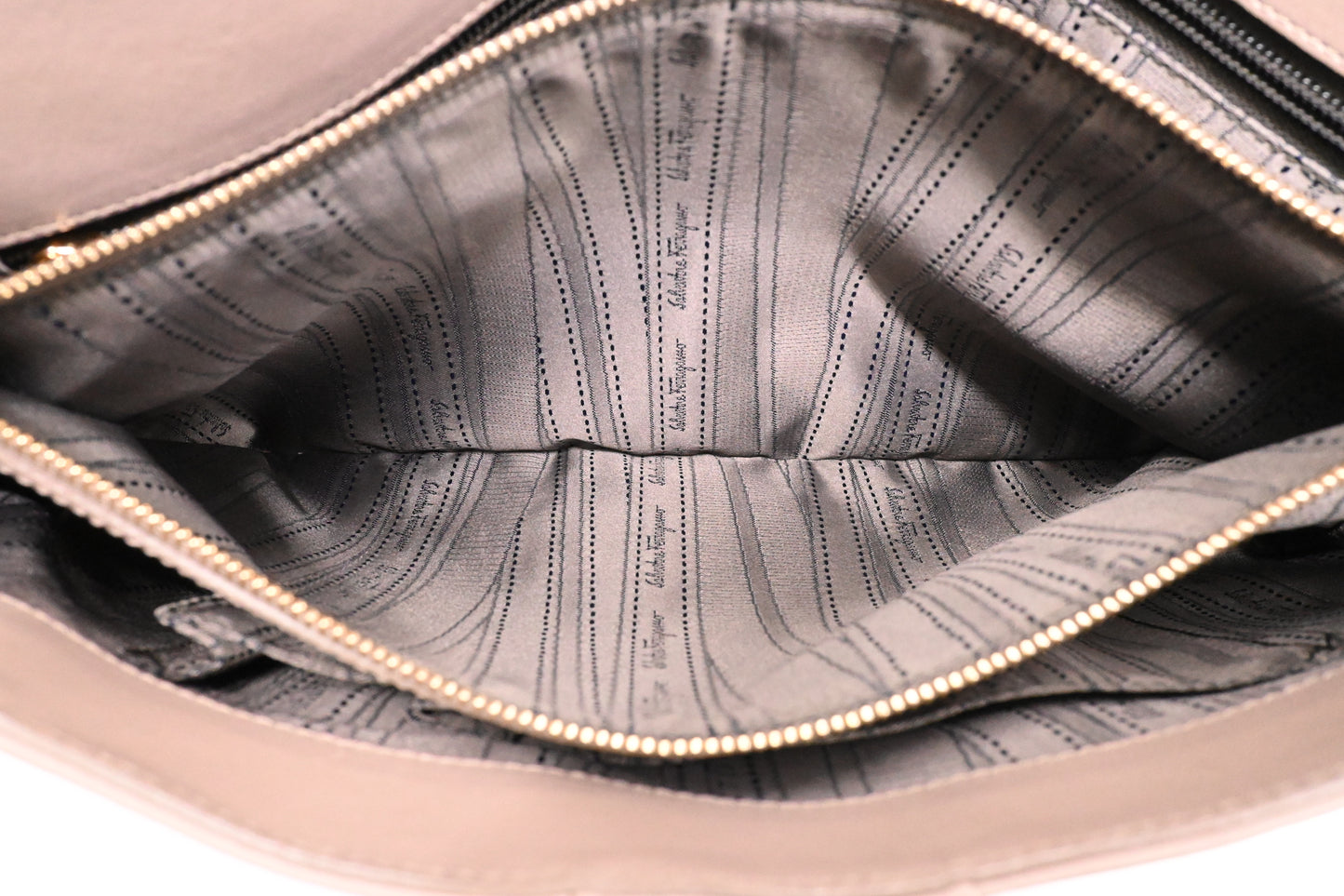 Ferragamo Shoulder in Greige Leather