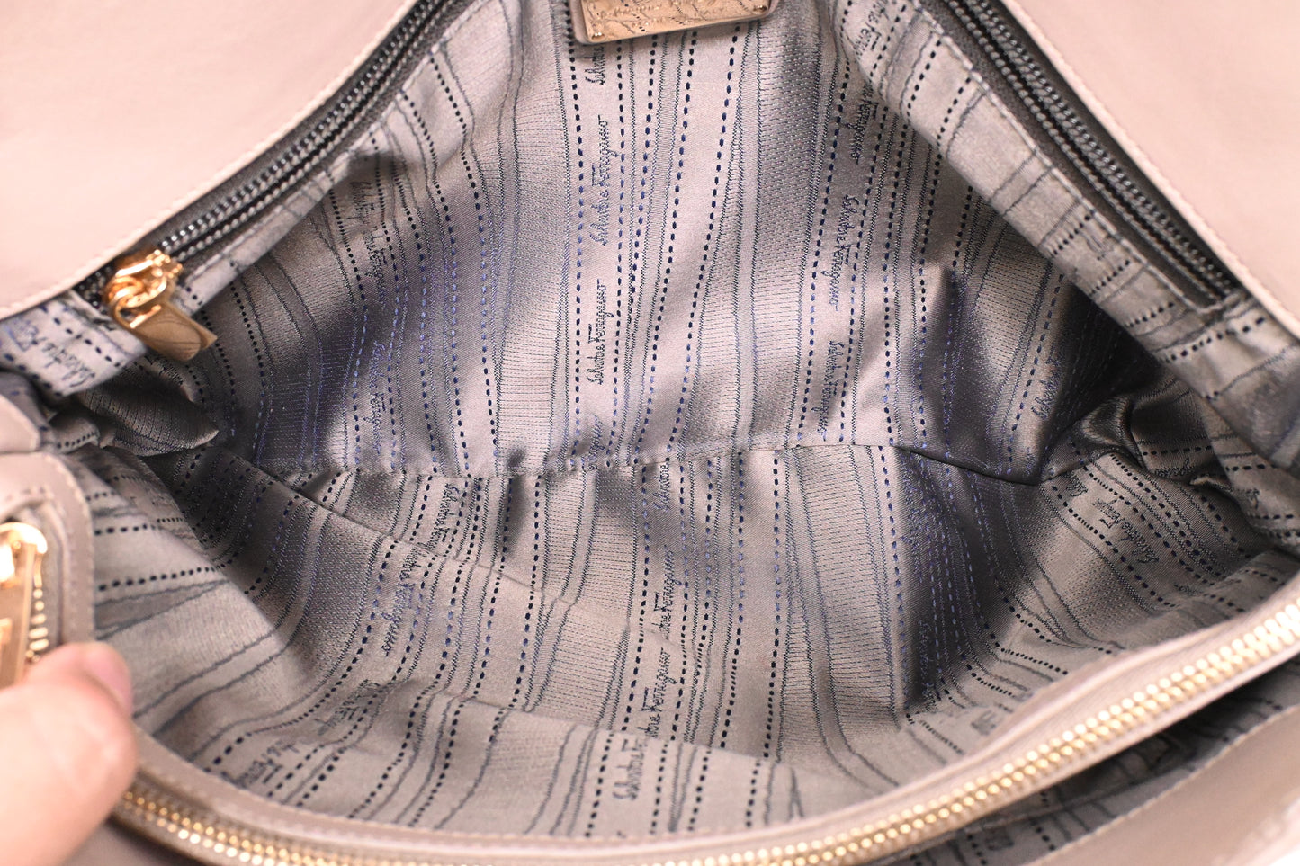 Ferragamo Shoulder in Greige Leather