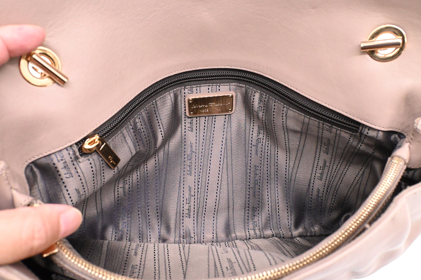 Ferragamo Shoulder in Greige Leather