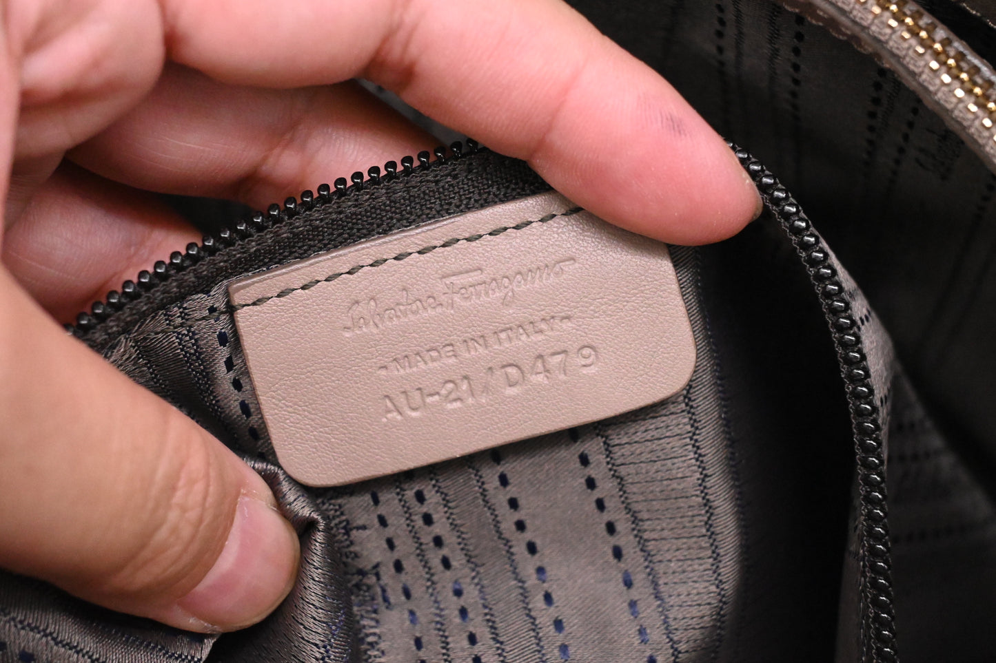Ferragamo Shoulder in Greige Leather
