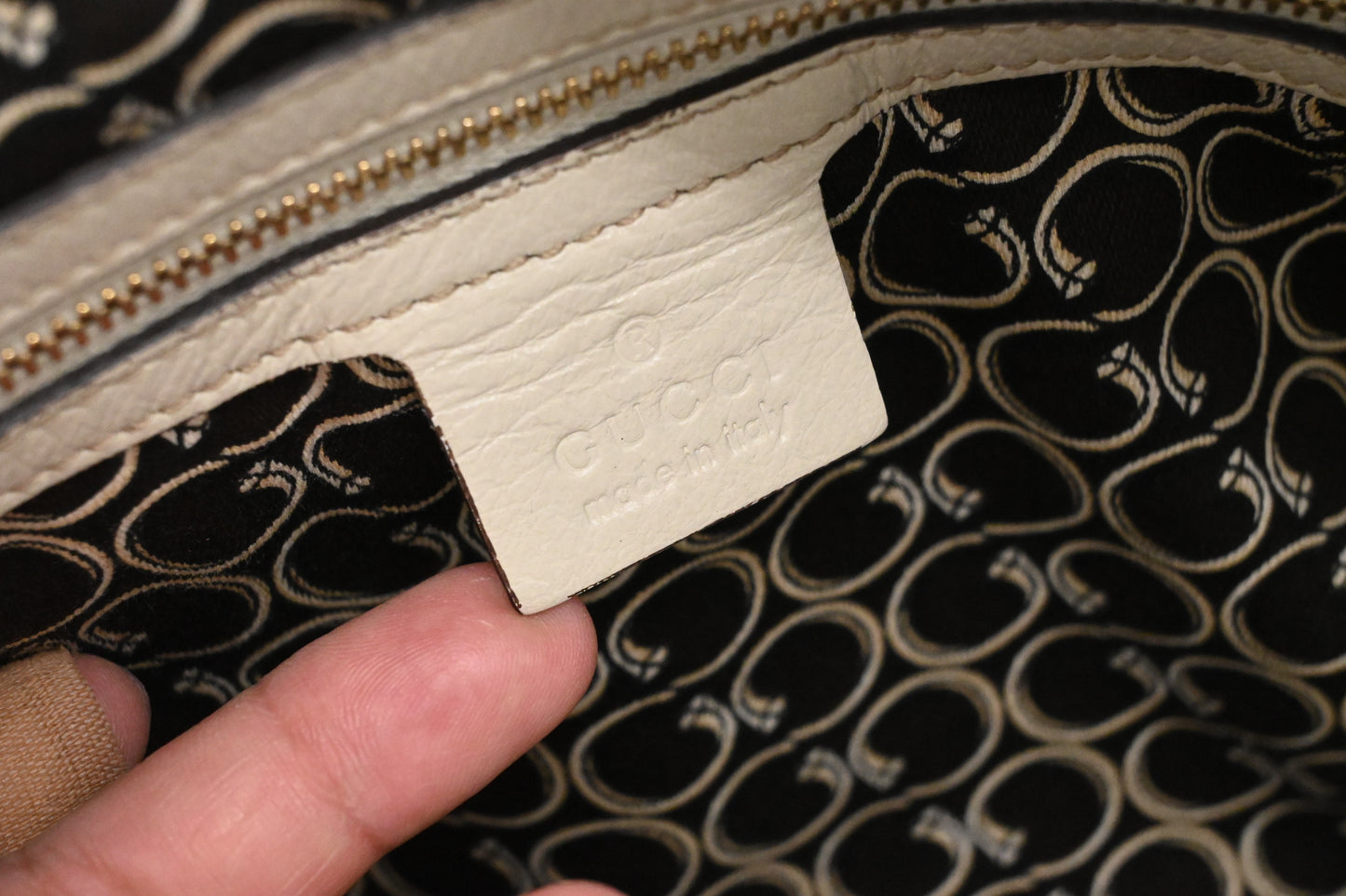 Gucci Horsebit Handbag in Off White Leather