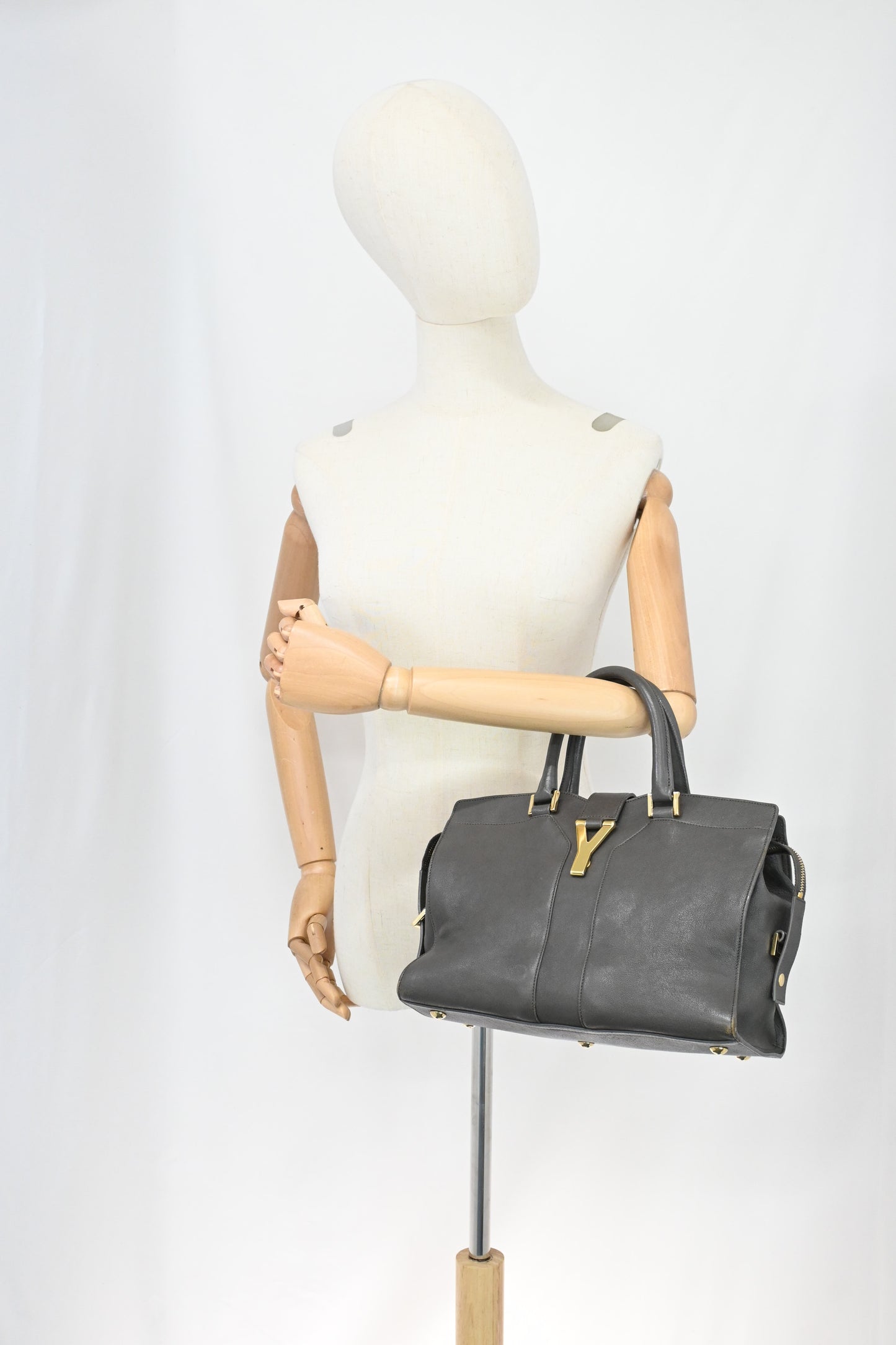 YSL Saint Laurent Cabas Handbag in Gray Leather