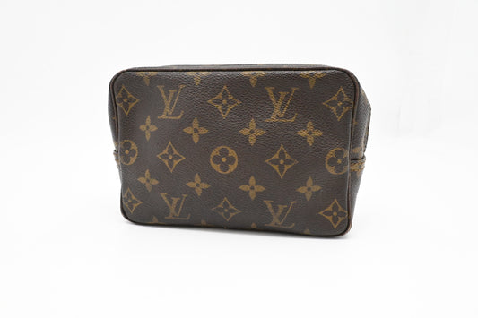 Louis Vuitton Trousse 18 in Monogram Canvas