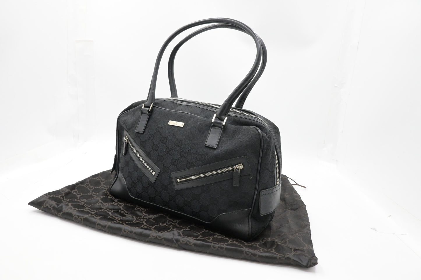 Gucci Shoulder Bag in Black Canvas and Leather