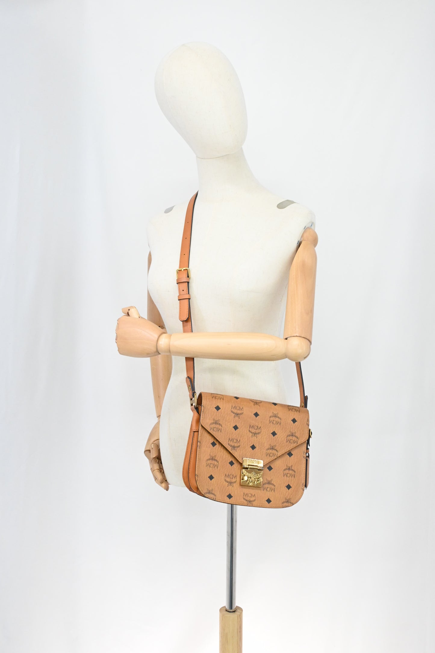 MCM Messenger Bag in Cognac Visetos Canvas