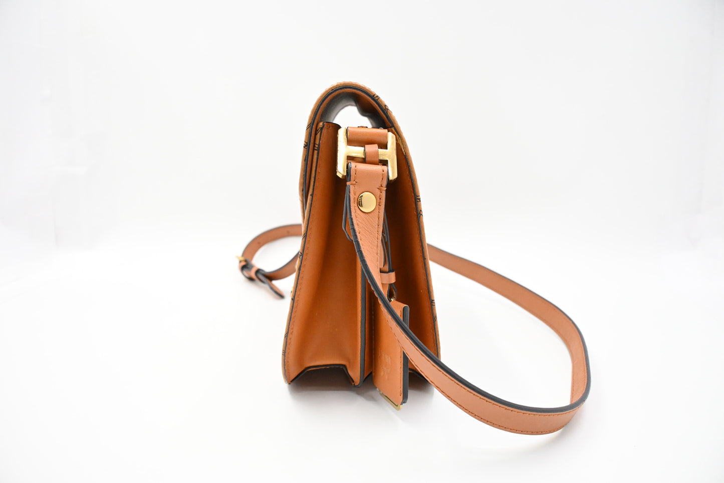 MCM Messenger Bag in Cognac Visetos Canvas