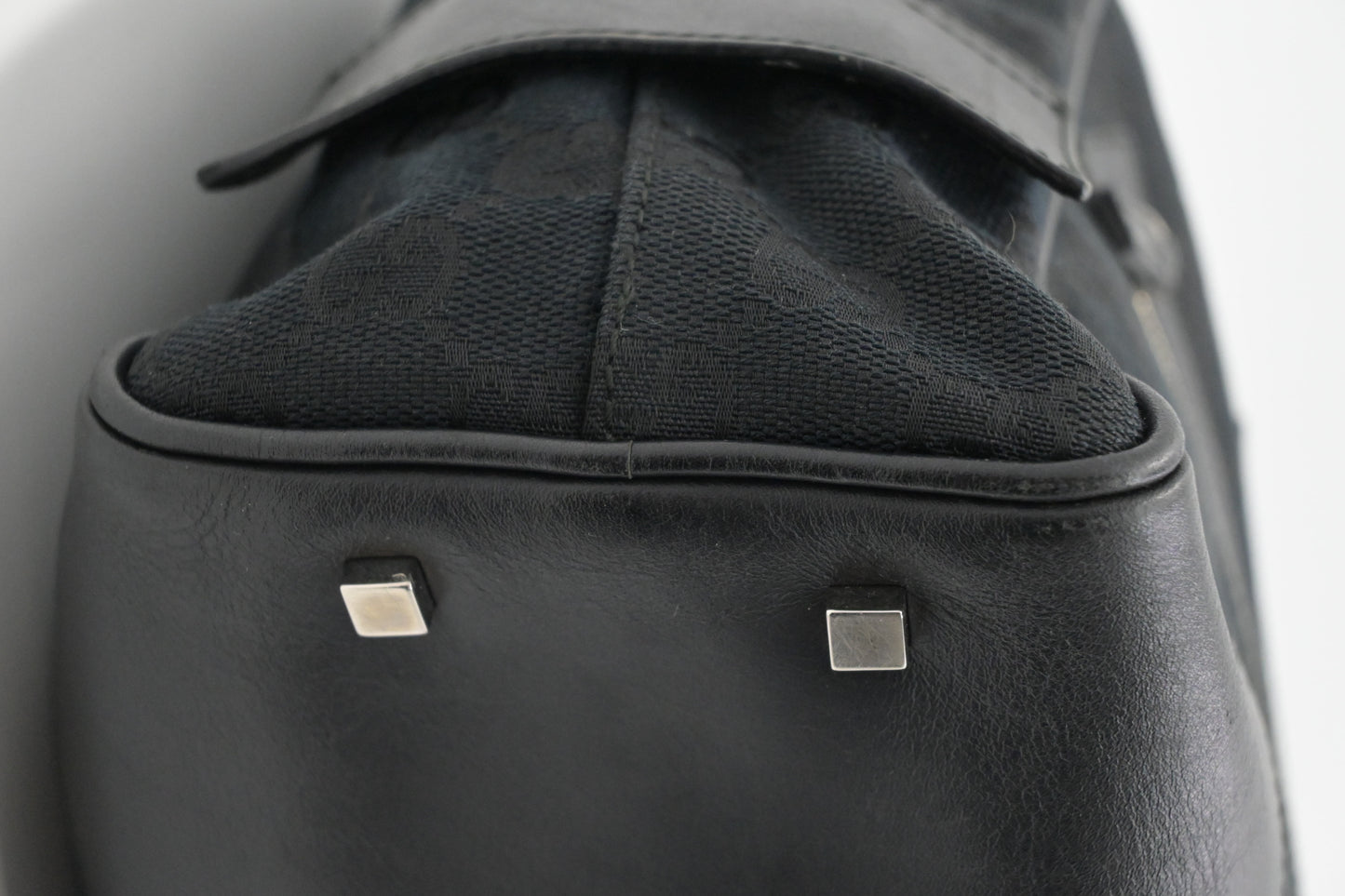 Gucci Shoulder Bag in Black Canvas and Leather