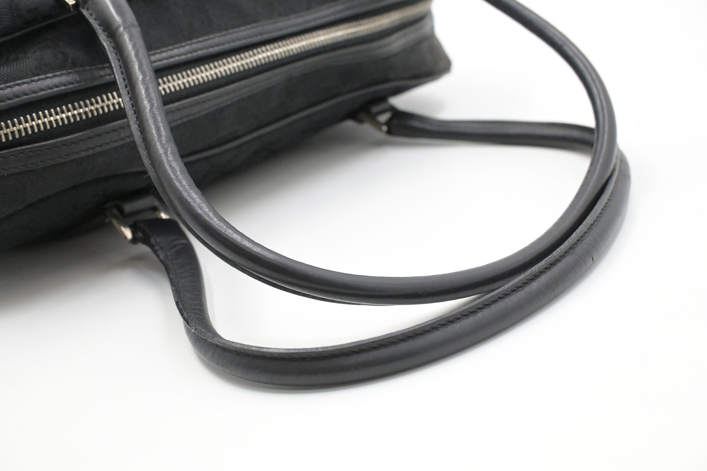 Gucci Shoulder Bag in Black Canvas and Leather
