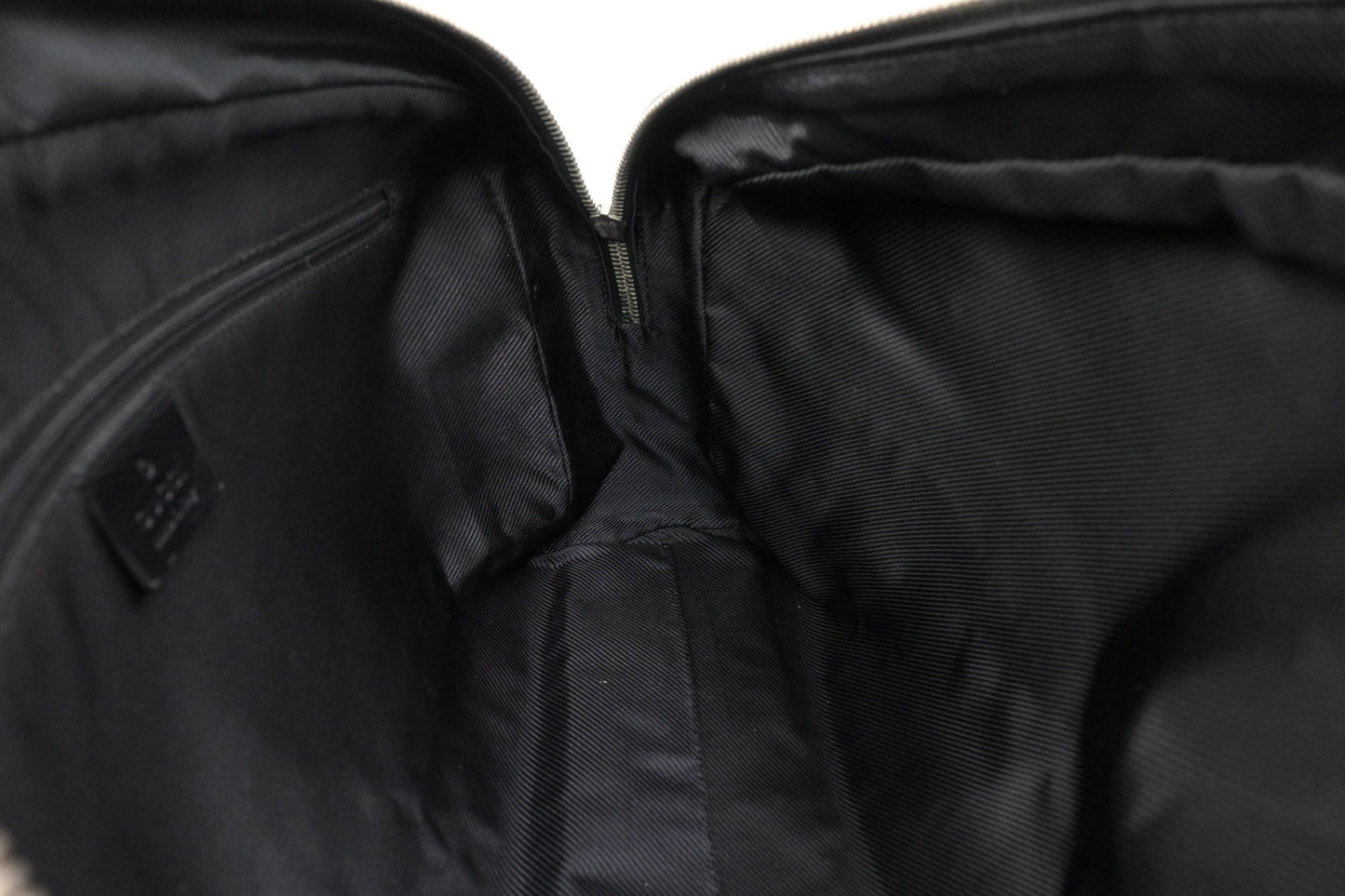 Gucci Shoulder Bag in Black Canvas and Leather