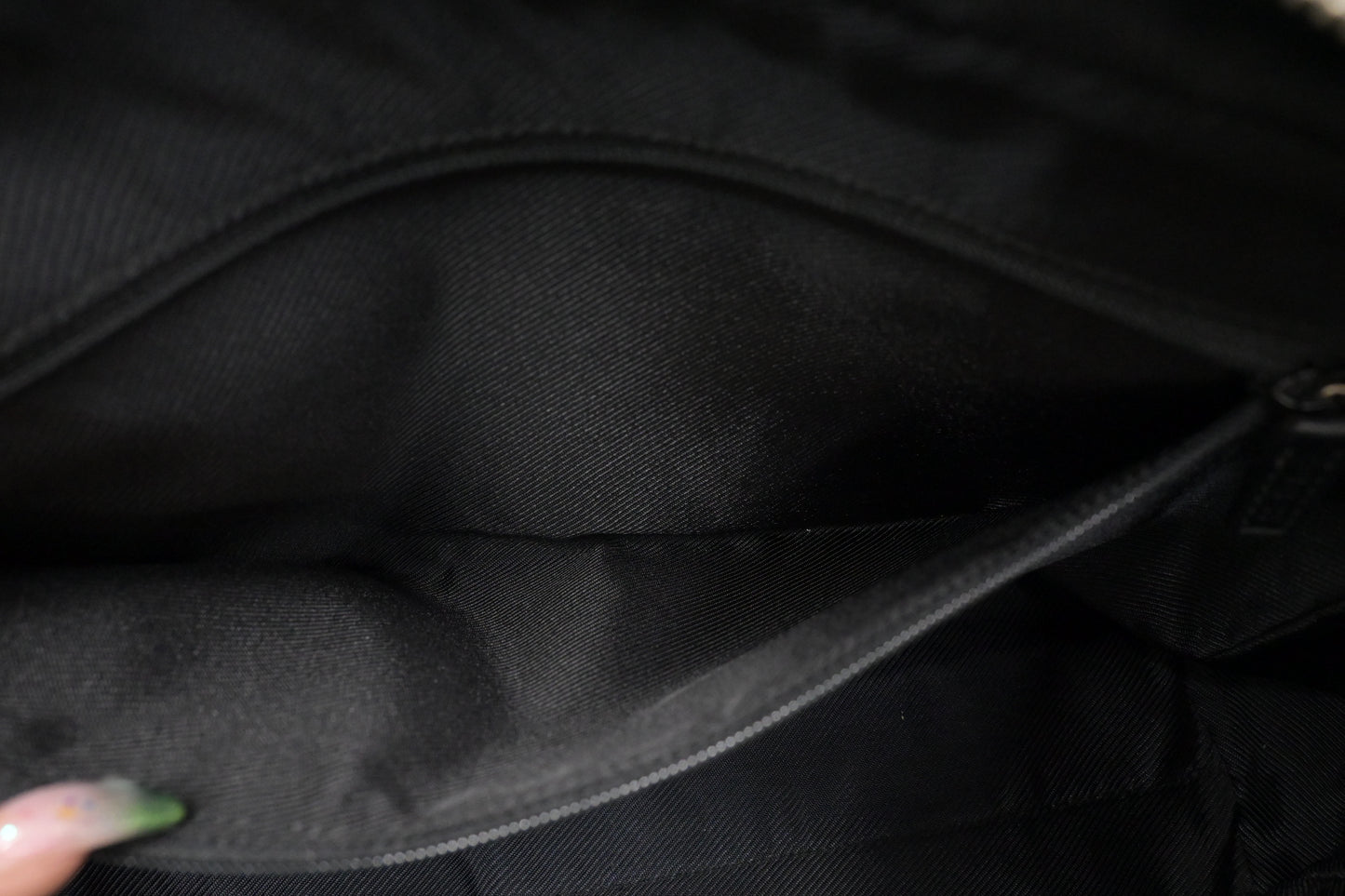 Gucci Shoulder Bag in Black Canvas and Leather