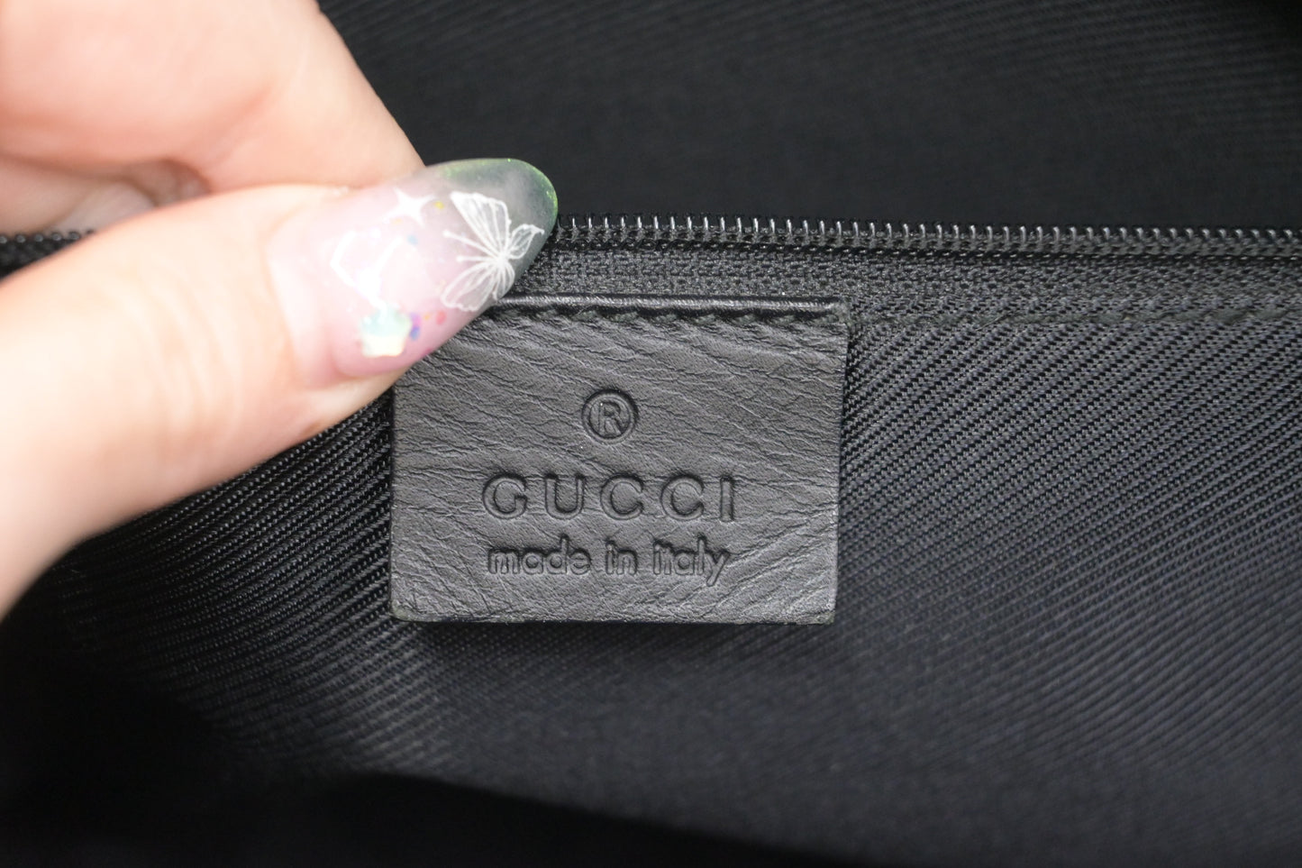Gucci Shoulder Bag in Black Canvas and Leather