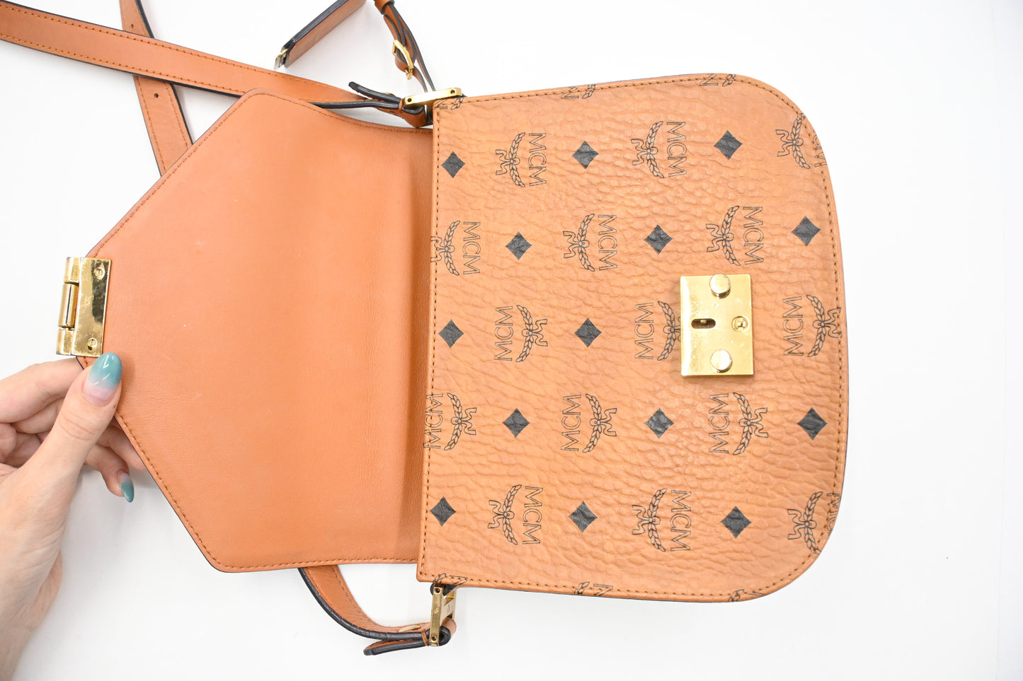 MCM Messenger Bag in Cognac Visetos Canvas