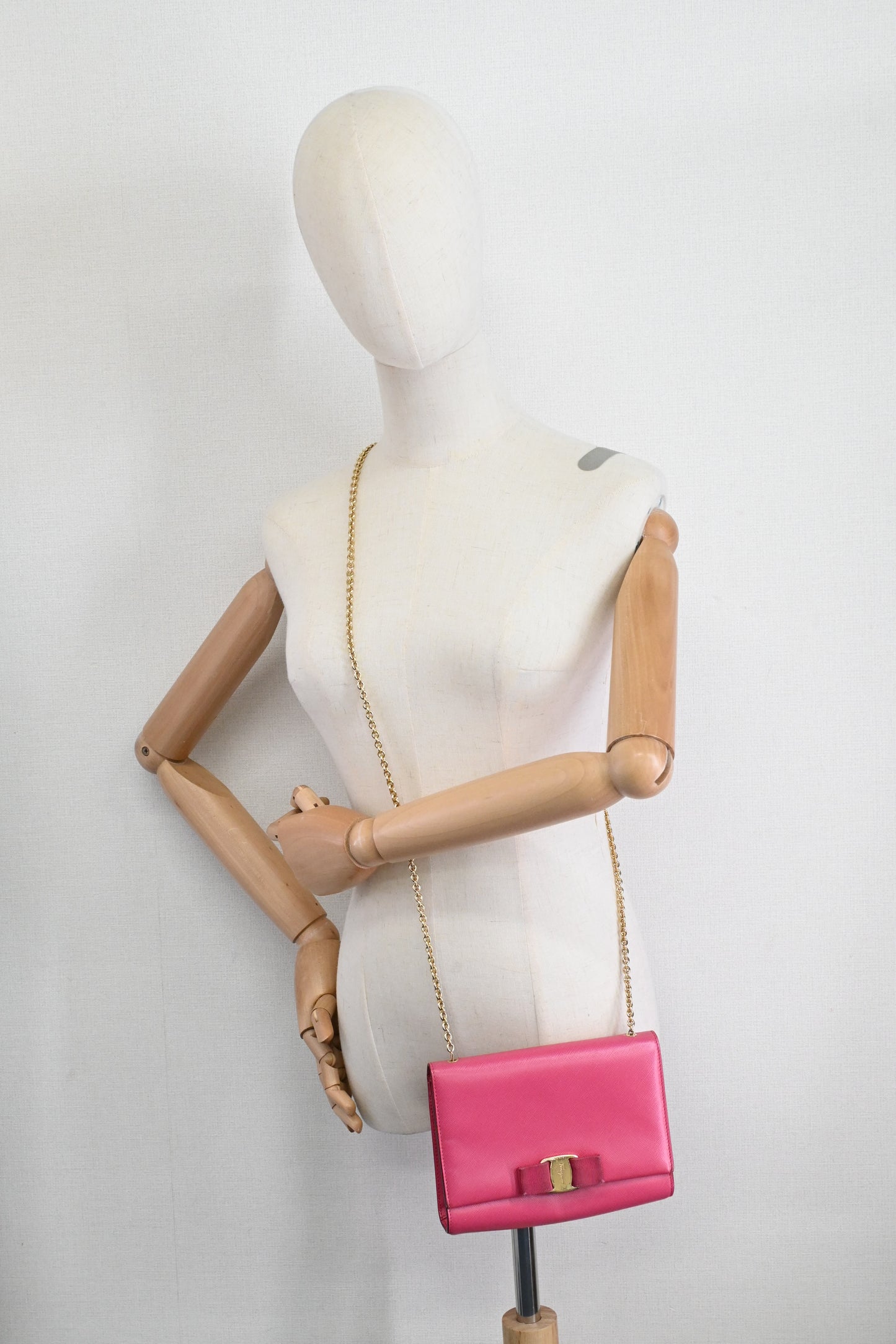 Ferragamo Chain Crossbody in Pink Leather