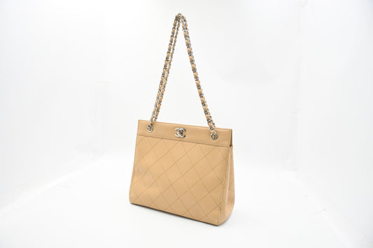 Chanel Chain Shoulder Bag in Beige Leather