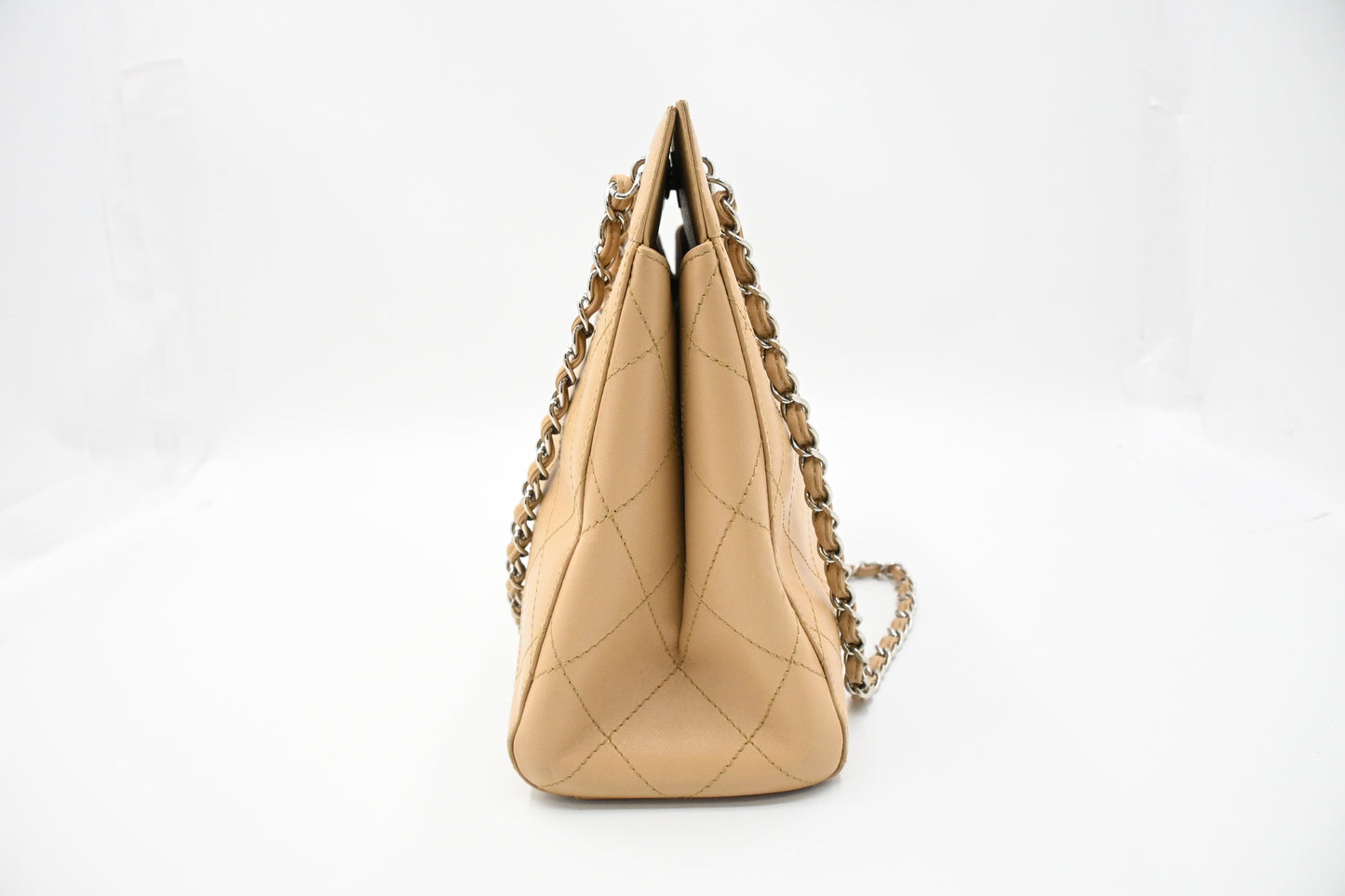 Chanel Chain Shoulder Bag in Beige Leather