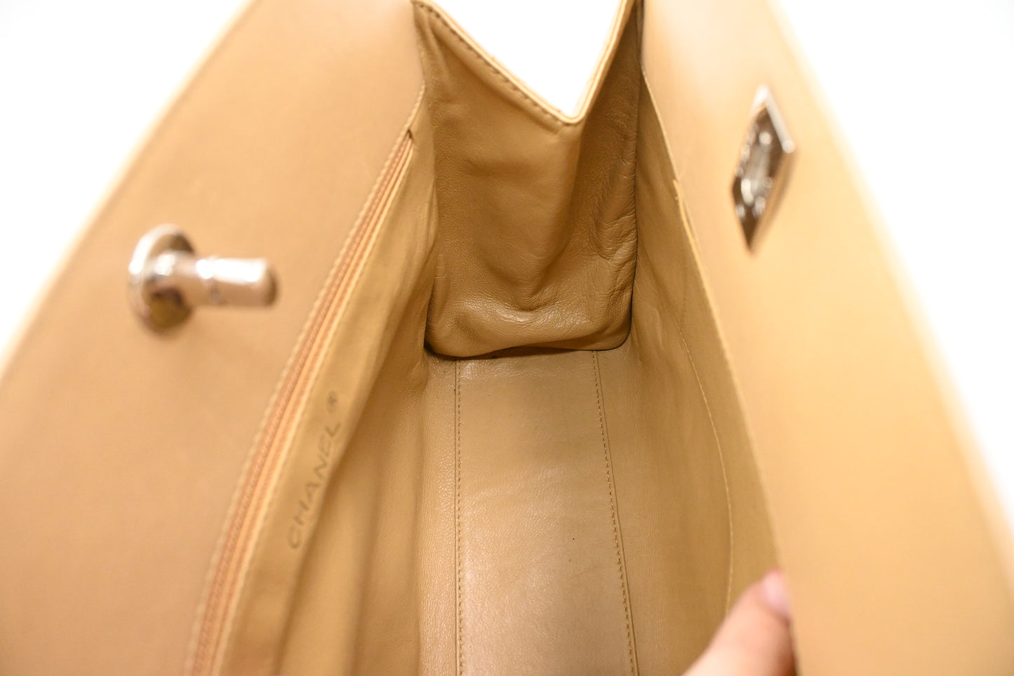 Chanel Chain Shoulder Bag in Beige Leather