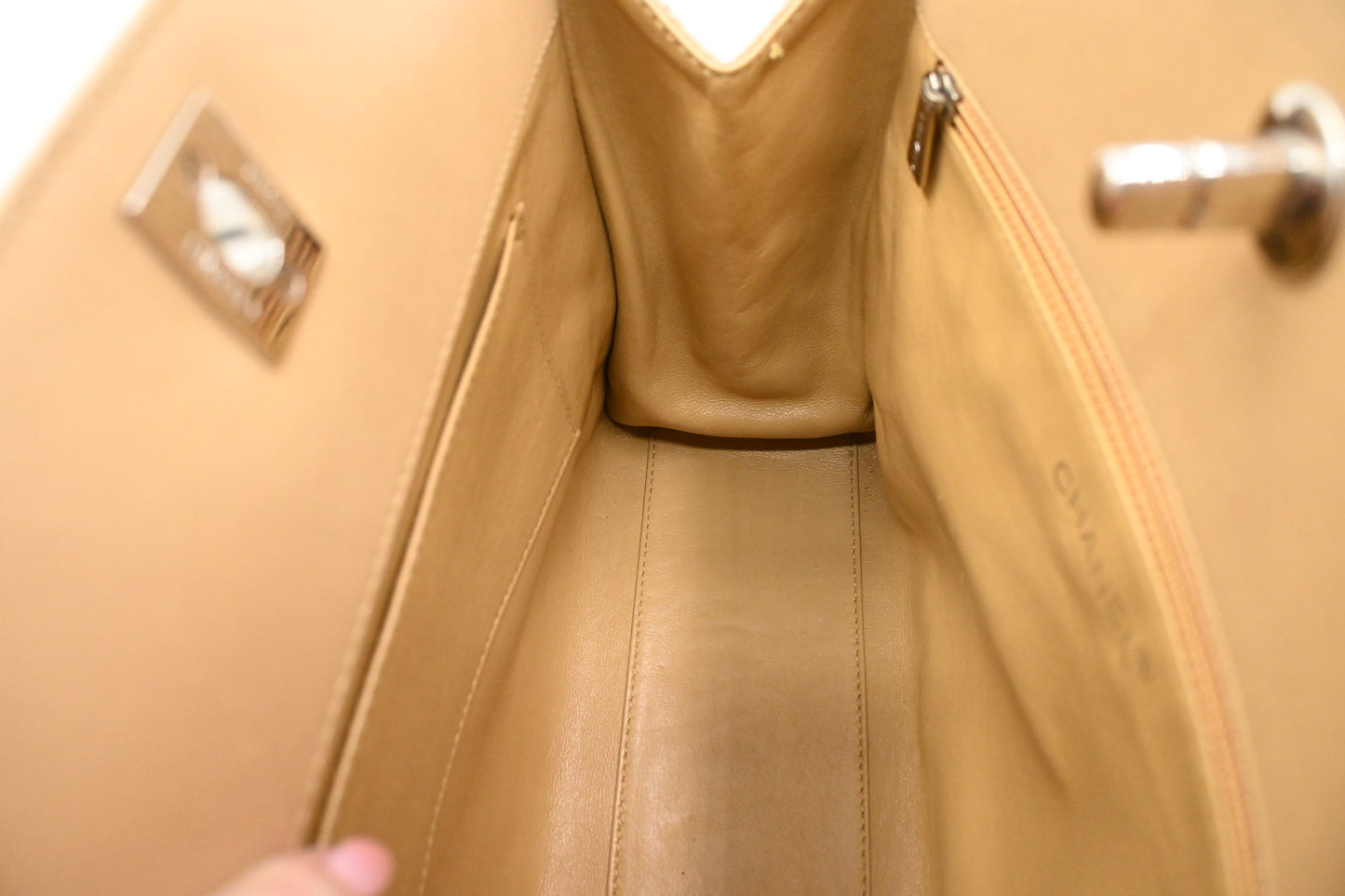 Chanel Chain Shoulder Bag in Beige Leather