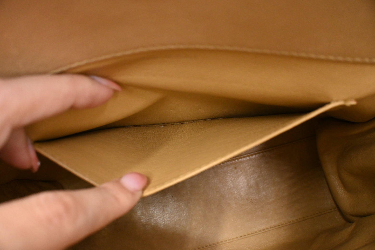 Chanel Chain Shoulder Bag in Beige Leather