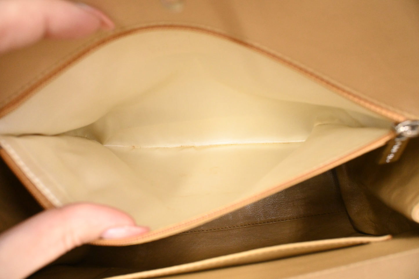 Chanel Chain Shoulder Bag in Beige Leather