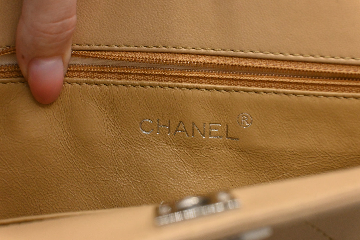 Chanel Chain Shoulder Bag in Beige Leather