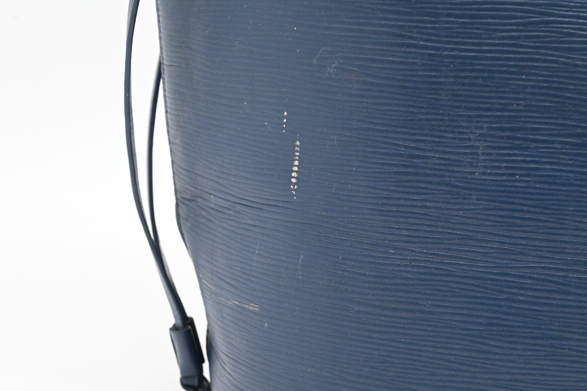 Louis Vuitton Neverfull MM in Blue Epi Leather