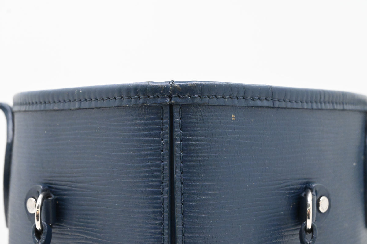 Louis Vuitton Neverfull MM in Blue Epi Leather