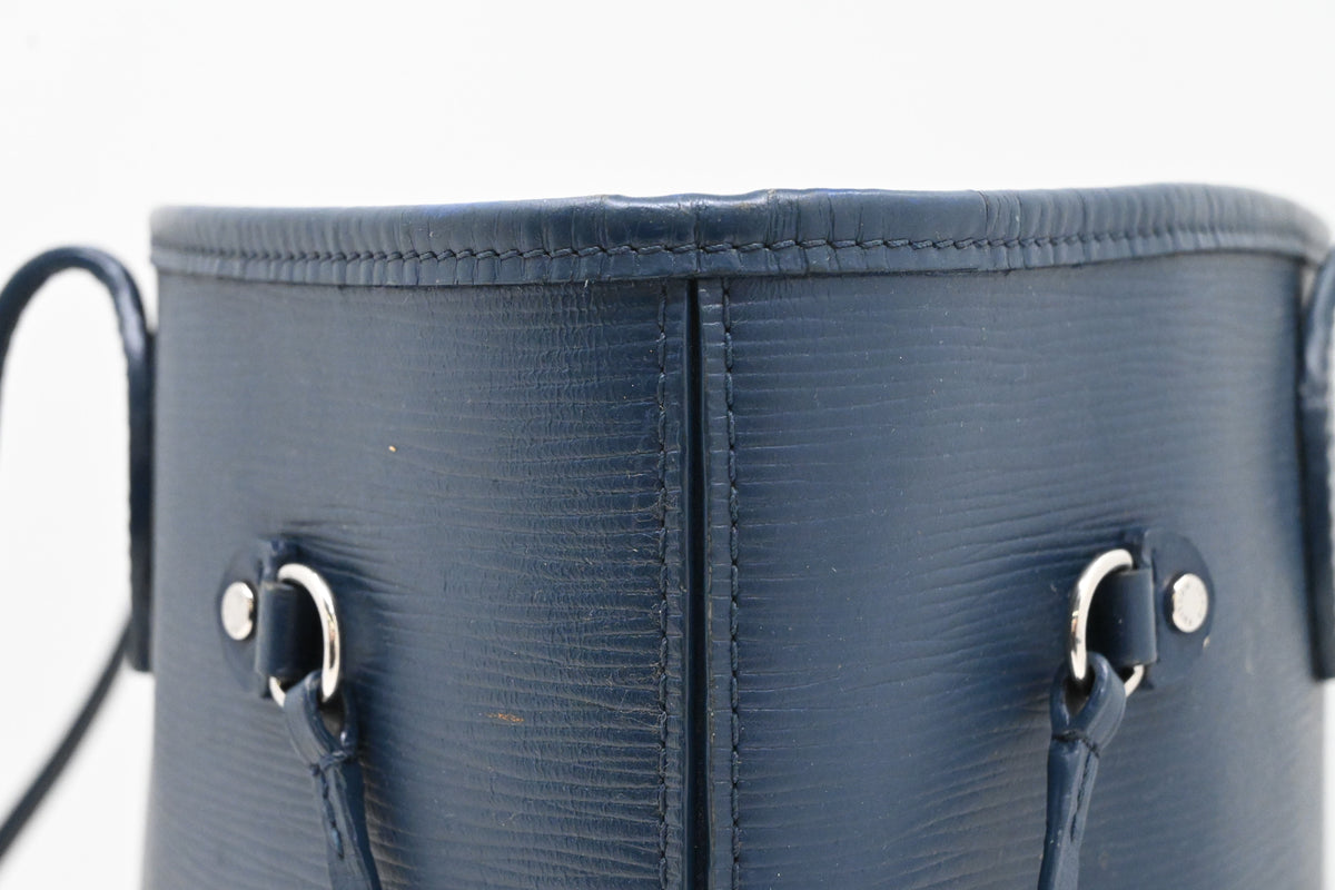 Louis Vuitton Neverfull MM in Blue Epi Leather