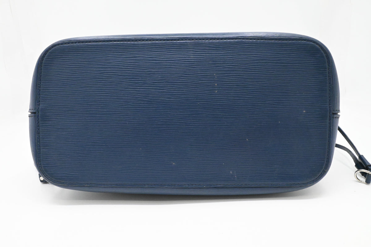 Louis Vuitton Neverfull MM in Blue Epi Leather