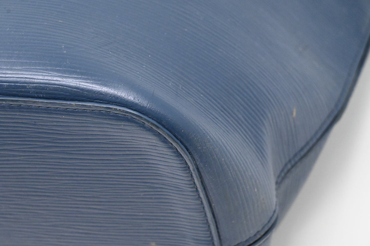 Louis Vuitton Neverfull MM in Blue Epi Leather