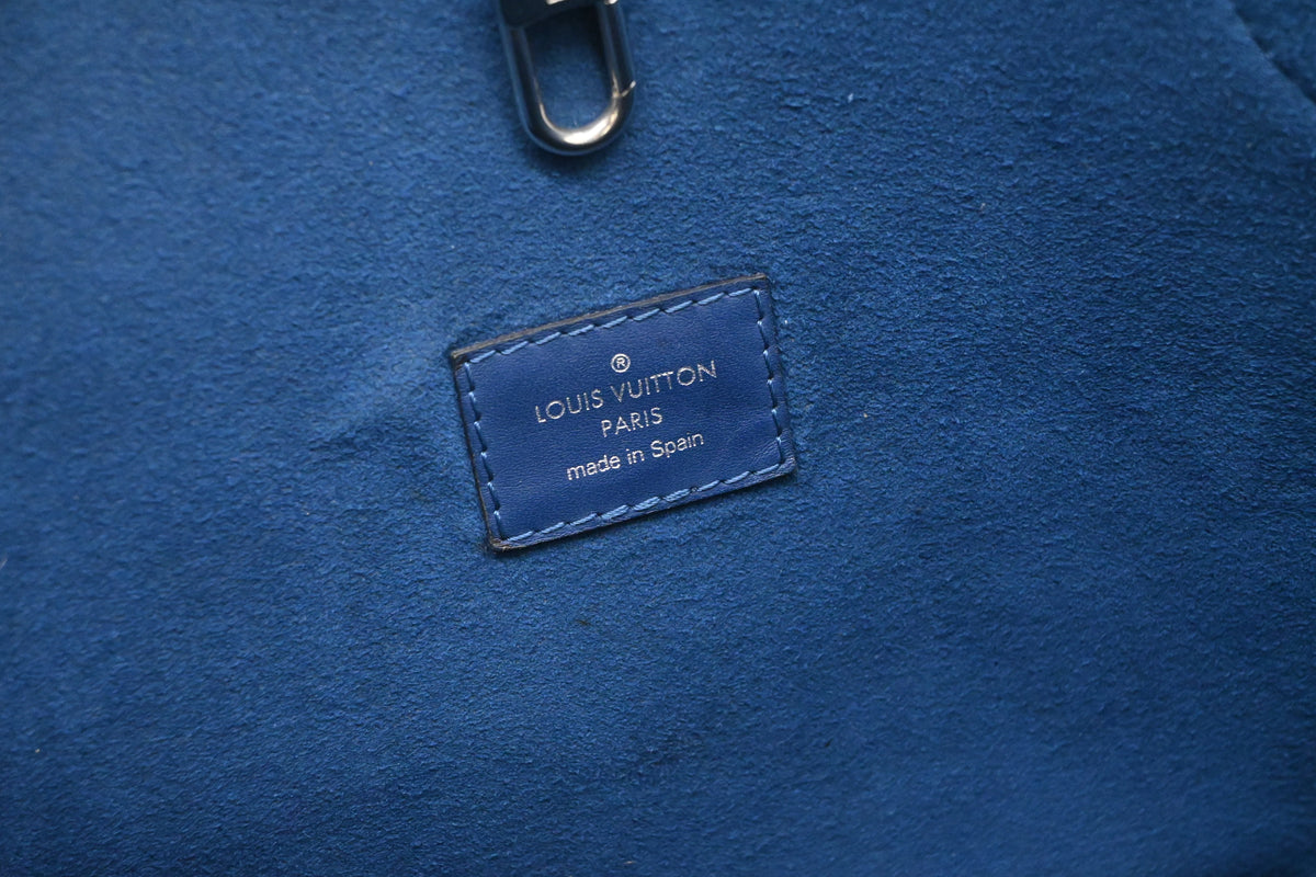 Louis Vuitton Neverfull MM in Blue Epi Leather