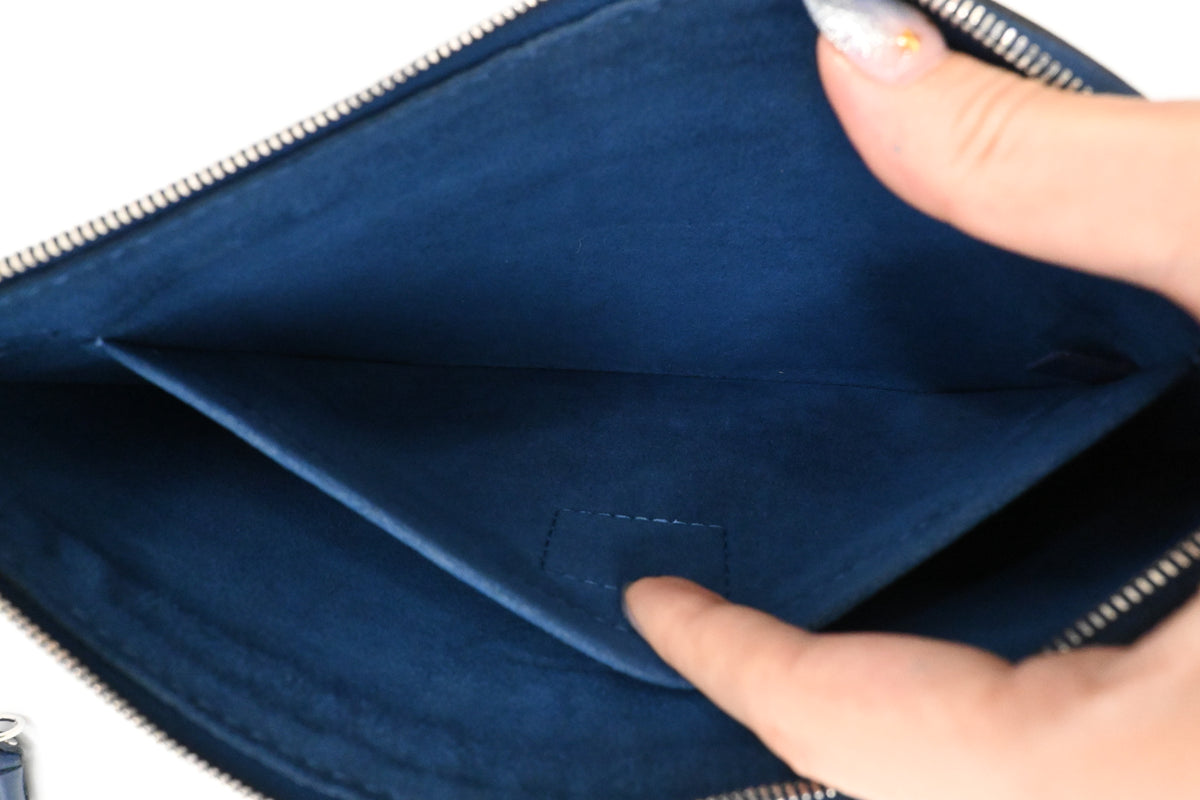 Louis Vuitton Neverfull MM in Blue Epi Leather