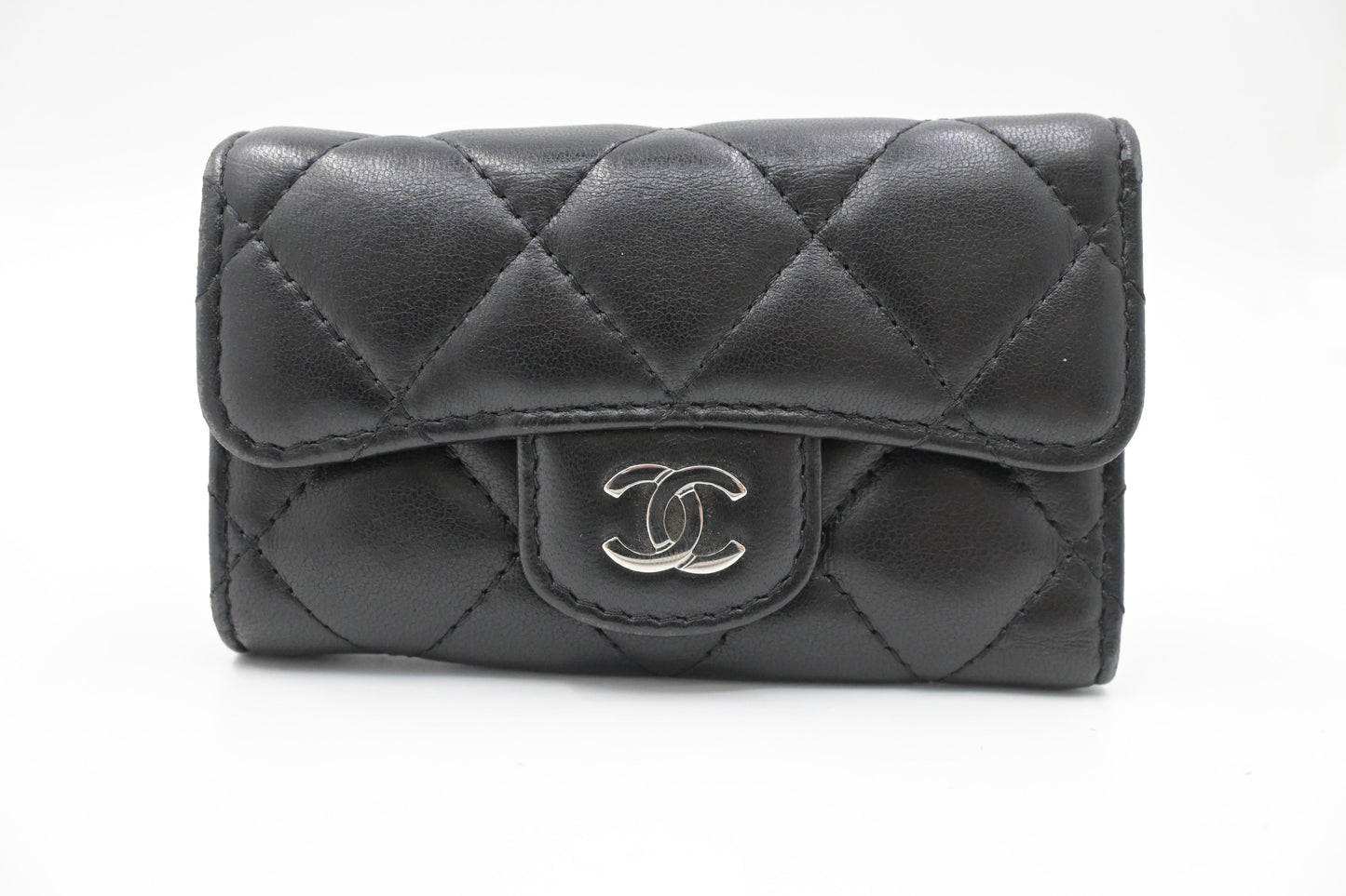 Chanel Key Case 6 in Matelassé Black Leather