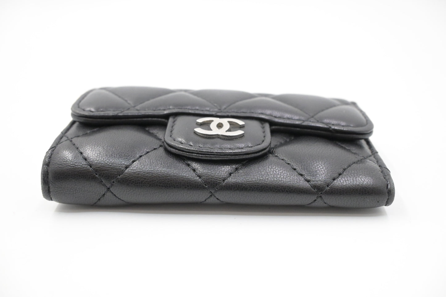 Chanel Key Case 6 in Matelassé Black Leather