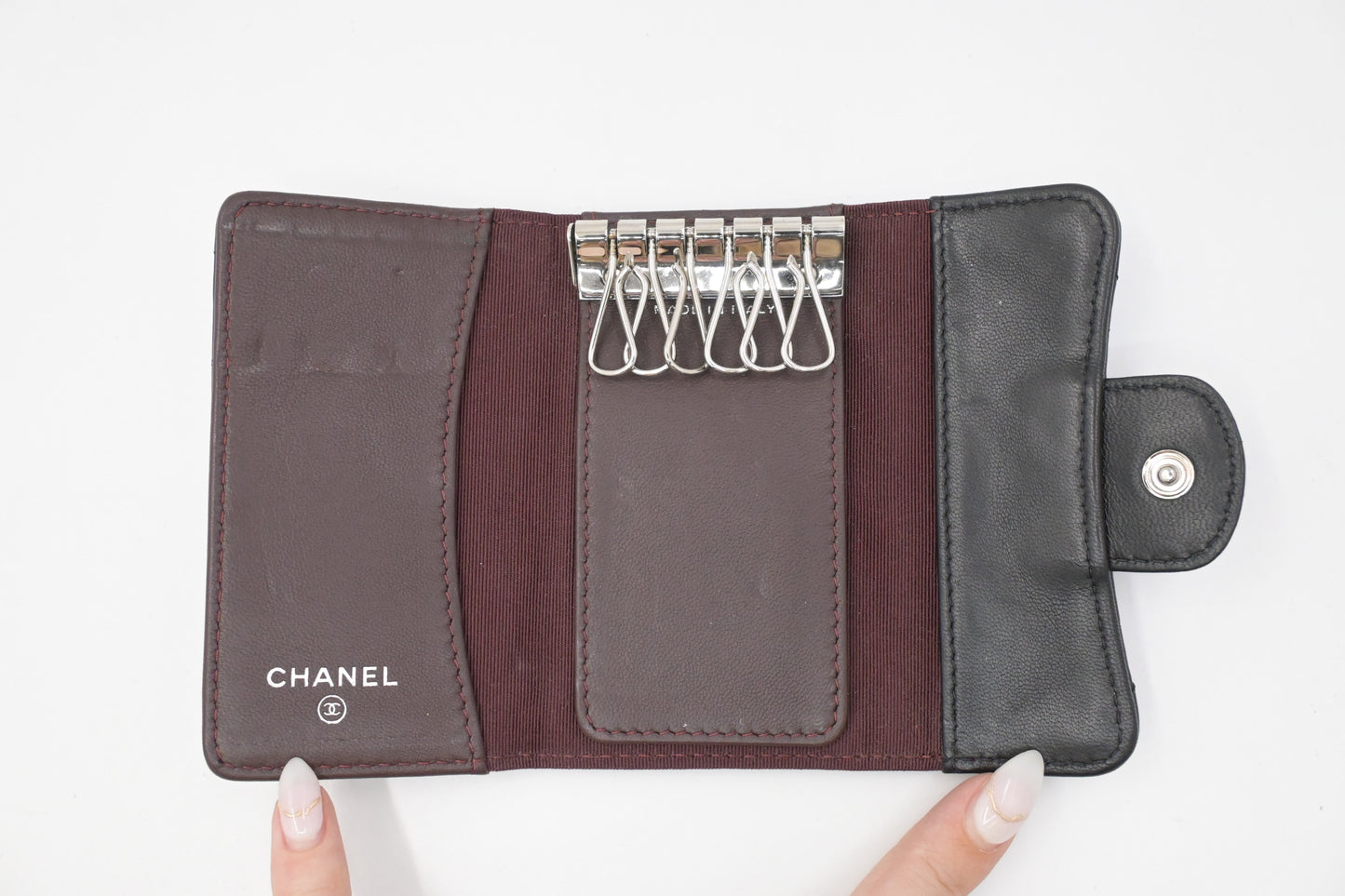 Chanel Key Case 6 in Matelassé Black Leather