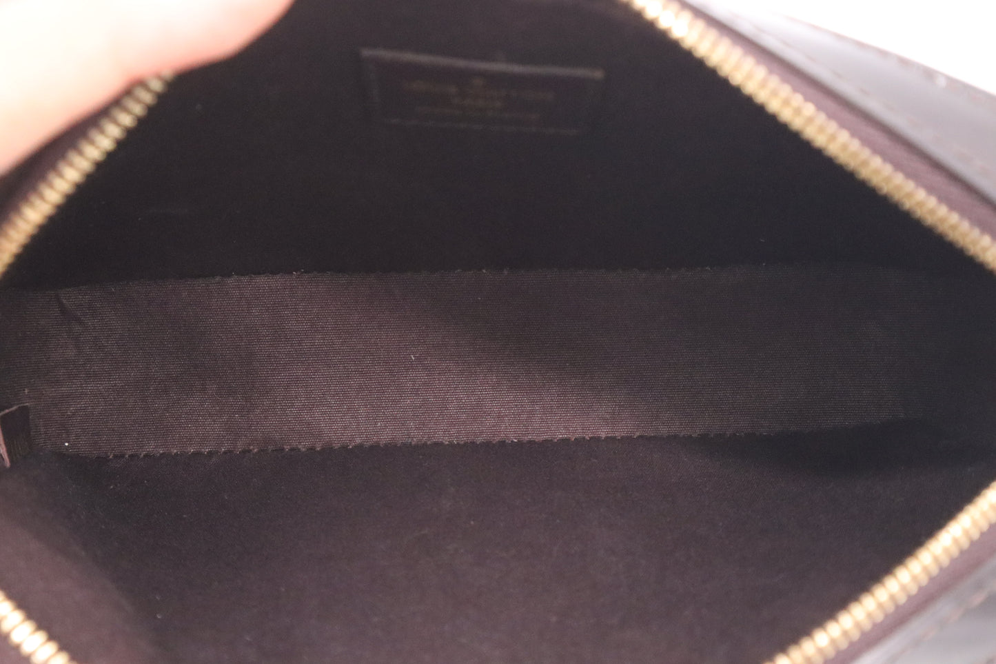 Louis Vuitton Camera Bag in Amarante Vernis Leather