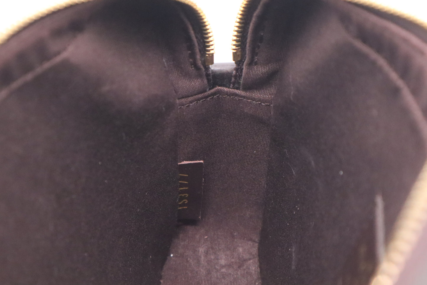 Louis Vuitton Camera Bag in Amarante Vernis Leather