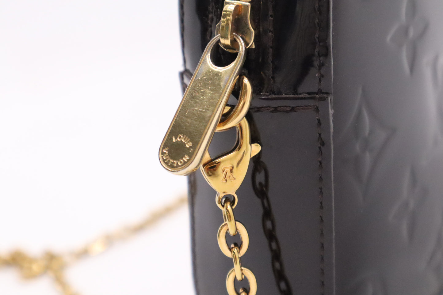 Louis Vuitton Camera Bag in Amarante Vernis Leather