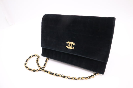 Chanel Shoulder Bag in Black Velvet