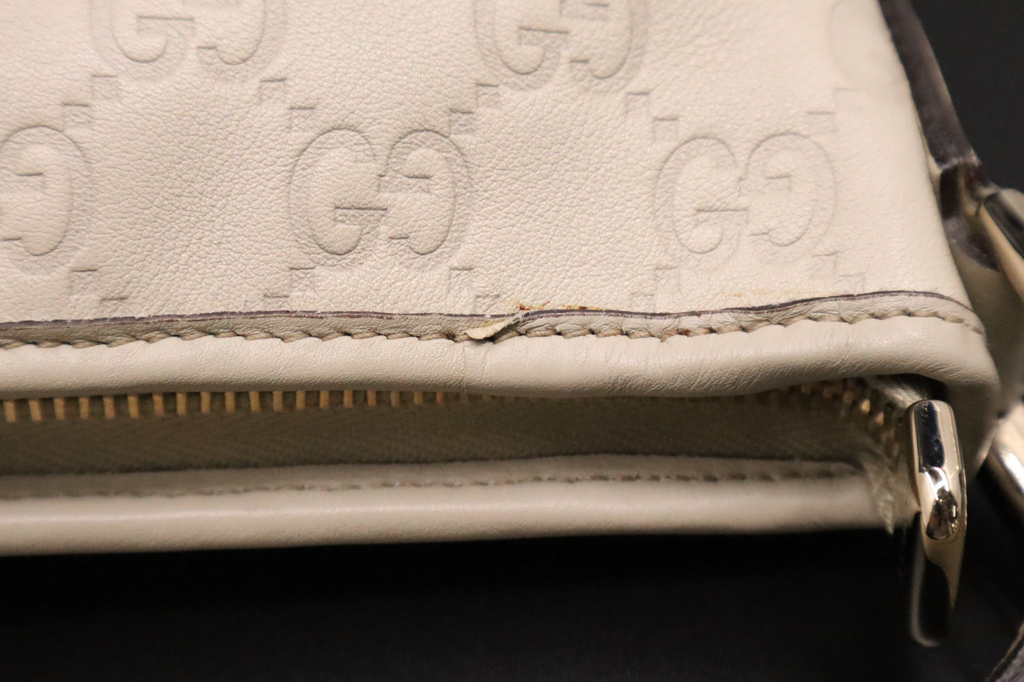 Gucci Crossbody in White Guccissima Leather